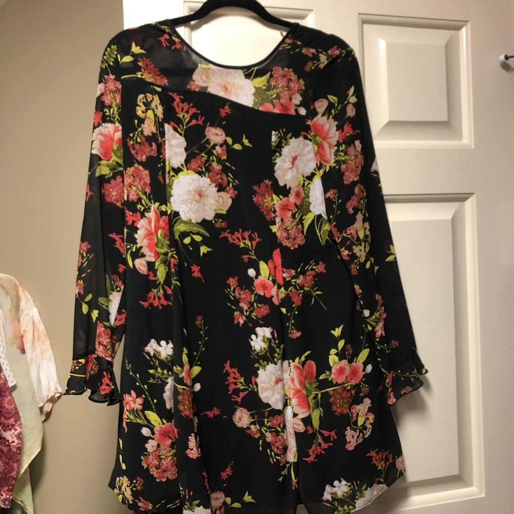 Black green white and red long sleeve mini dress
